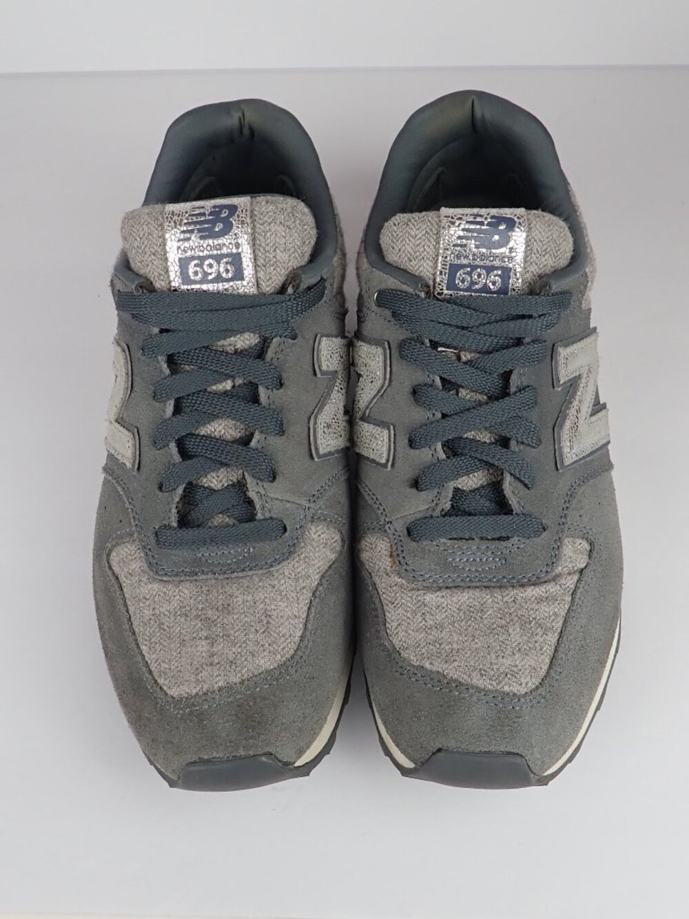 New Balance 696 Womens 10 B Gray Suede Retro Running Shoes
